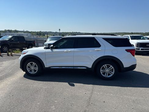 Used 2024 Ford Explorer XLT RWD image 8