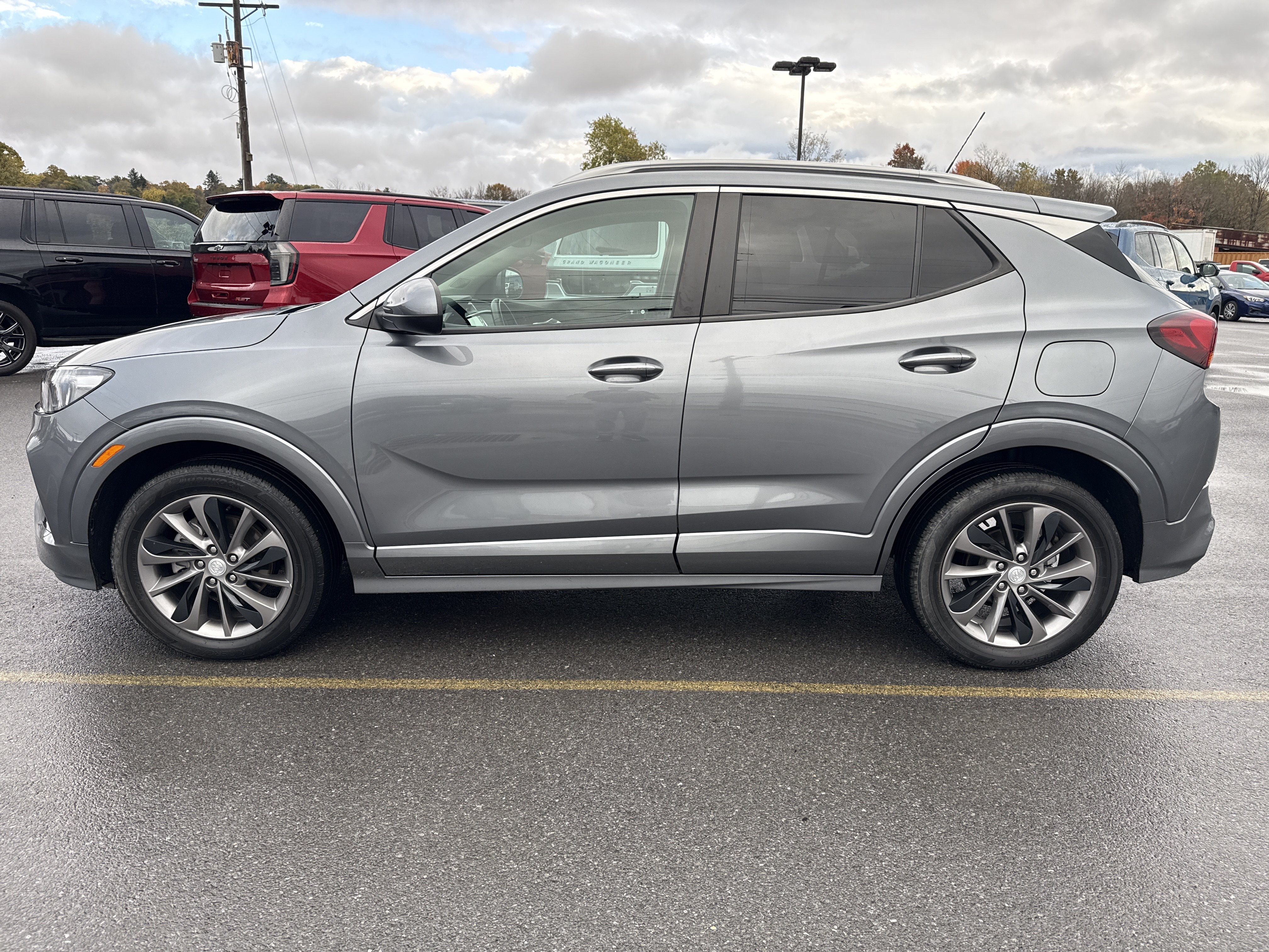 Used 2022 Buick Encore GX Select w/ Sport Touring Package FWD image 13