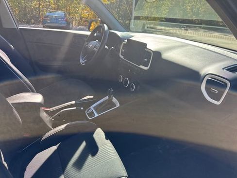 Used 2024 Hyundai Venue Limited image 15