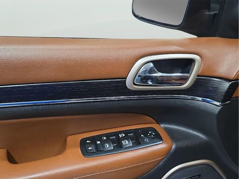 Used 2016 Jeep Grand Cherokee Summit image 9