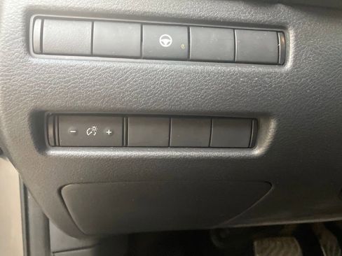 Used 2021 Nissan Rogue SV image 11