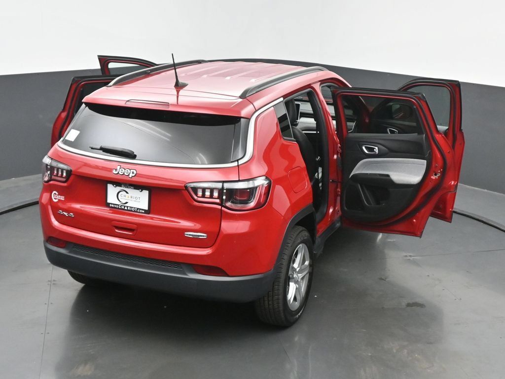 Used 2024 Jeep Compass Latitude AWD/4WD image 68