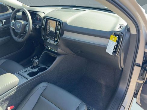 New 2026 Volvo XC40 B5 Core w/ Climate Package image 30