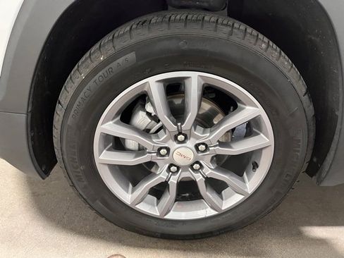 Used 2024 GMC Terrain SLT image 28