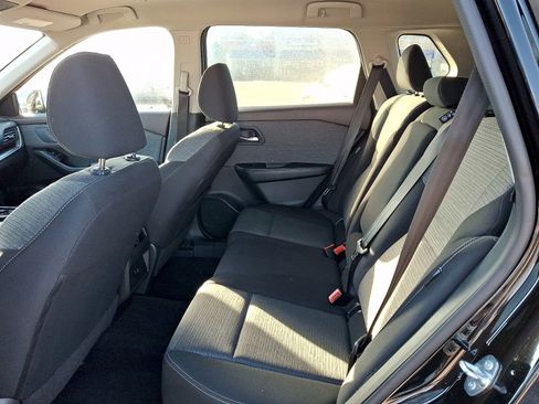 Used 2023 Nissan Rogue SV image 9