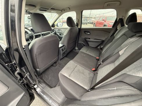 Used 2023 Nissan Rogue SV image 14