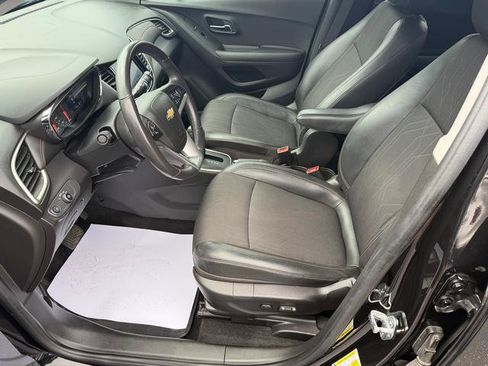 Used 2020 Chevrolet Trax LT w/ LT Convenience Package FWD image 10