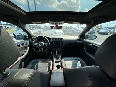 Used 2017 Volkswagen Jetta GLI FWD image 2