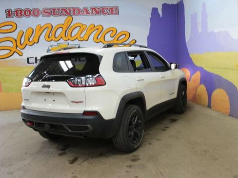 Used 2019 Jeep Cherokee Trailhawk AWD/4WD image 8