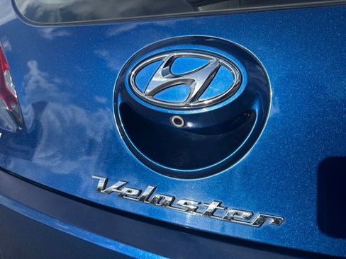 Used 2017 Hyundai Veloster Value Edition image 40