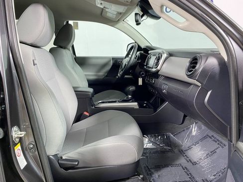 Used 2018 Toyota Tacoma SR5 image 8