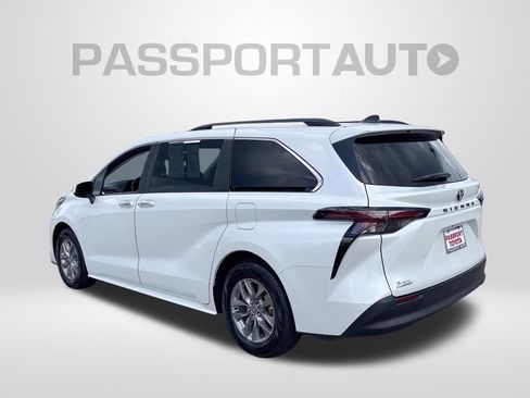 Certified 2026 Toyota Sienna XLE FWD image 4