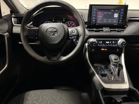 Used 2020 Toyota RAV4 XLE AWD/4WD image 11