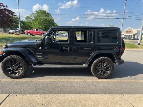 Used 2022 Jeep Wrangler Unlimited Sahara w/ Cold Weather Group AWD/4WD image 8