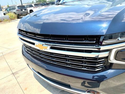 Used 2024 Chevrolet Tahoe LT RWD image 2
