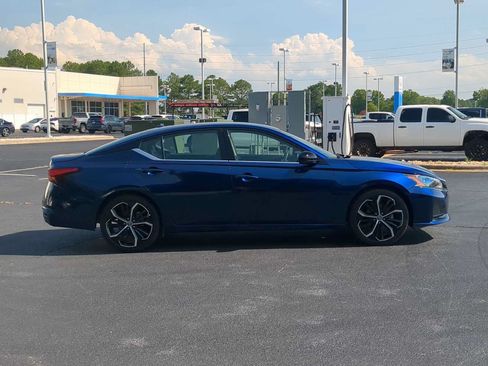 Used 2024 Nissan Altima 2.5 SR FWD image 9