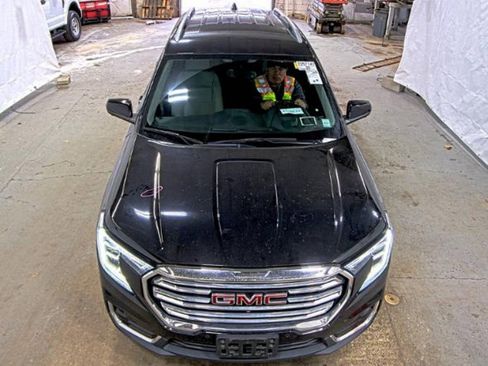 Used 2022 GMC Terrain SLT w/ Infotainment Package II image 2