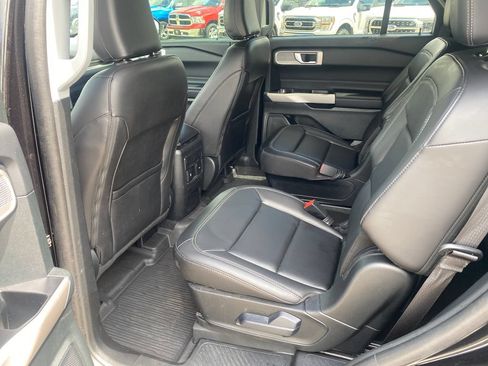 Used 2024 Ford Explorer XLT w/ Equipment Group 202A AWD/4WD image 21