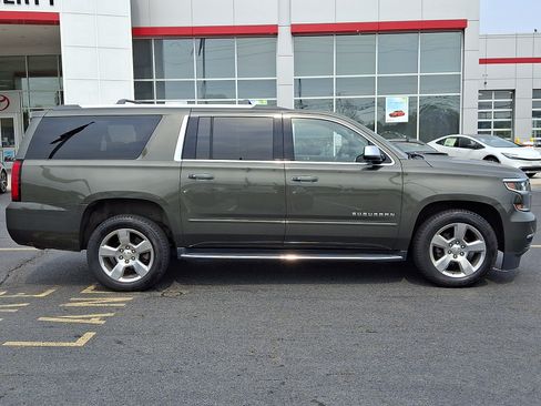Used 2019 Chevrolet Suburban Premier AWD/4WD image 7