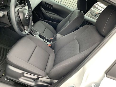 Used 2025 Toyota Corolla LE image 18
