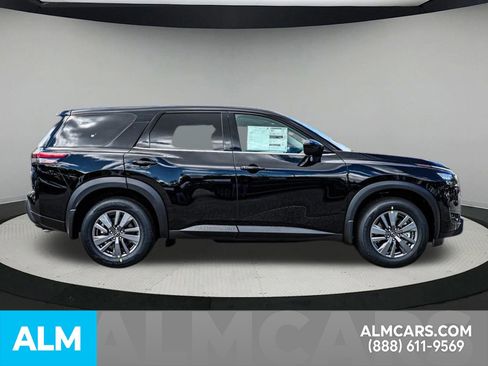 Used 2025 Nissan Pathfinder S image 10
