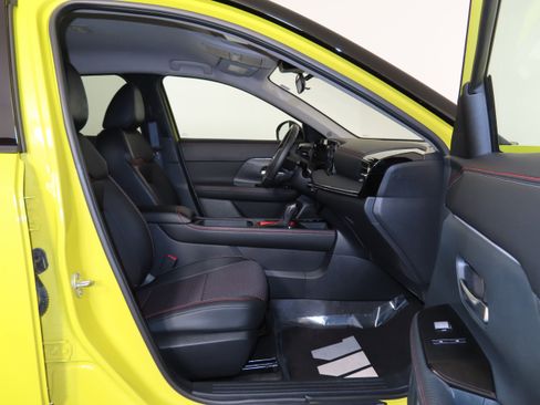 Certified 2025 Nissan Kicks SR w/ Illumination Package image 30