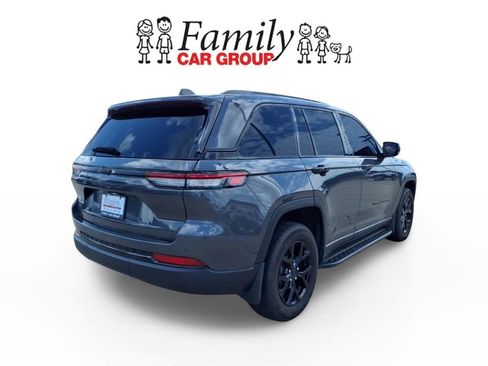 Used 2024 Jeep Grand Cherokee Altitude AWD/4WD image 4