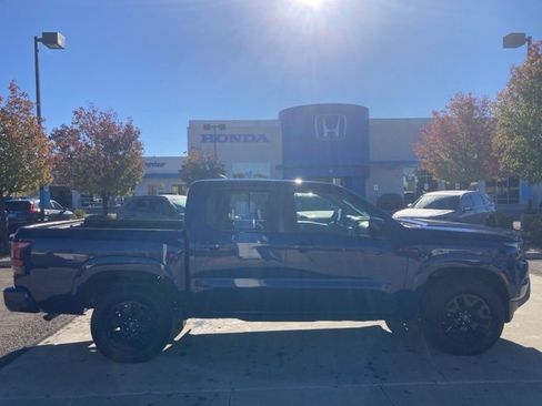 Used 2023 Nissan Frontier SV image 5