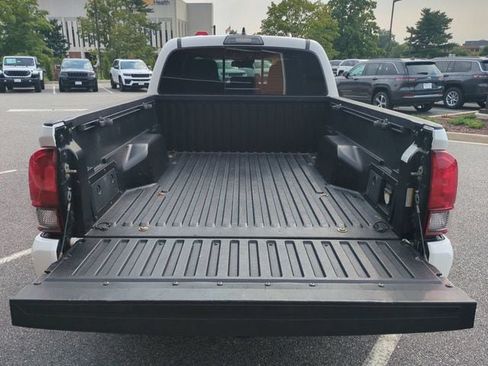 Used 2018 Toyota Tacoma TRD Sport RWD image 13