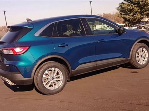 Used 2020 Ford Escape SE image 3