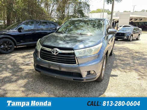 Used 2015 Toyota Highlander Plus AWD/4WD image 1