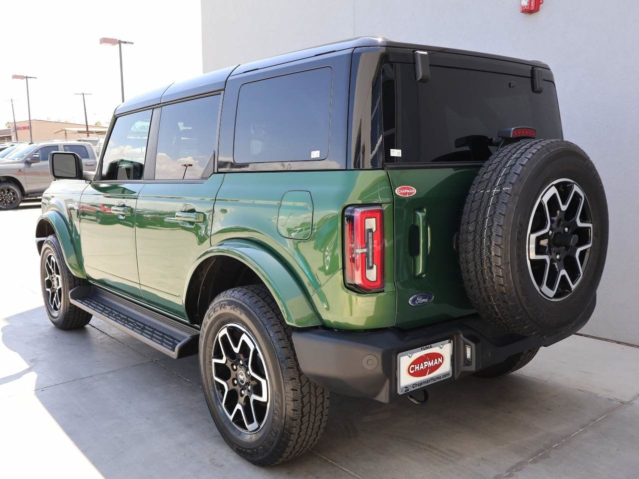 Used 2025 Ford Bronco Outer Banks AWD/4WD image 2