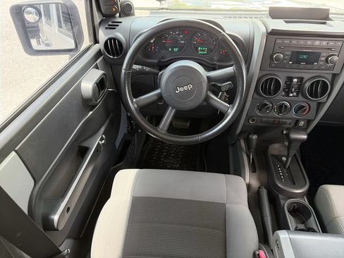Used 2008 Jeep Wrangler Unlimited X AWD/4WD image 9