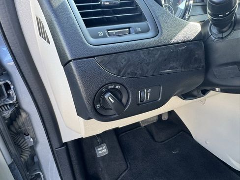 Used 2018 Dodge Grand Caravan SE w/ UConnect Hands-Free Group image 15