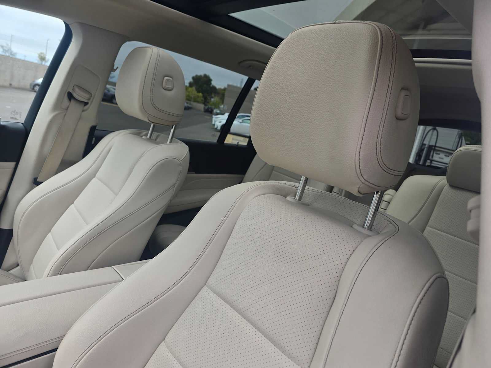 Used 2024 Mercedes-Benz GLS 450 4MATIC image 25