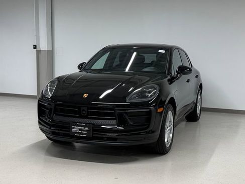 Certified 2025 Porsche Macan image 1