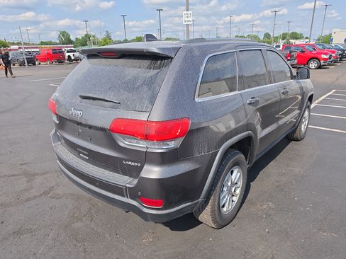 Used 2019 Jeep Grand Cherokee Laredo AWD/4WD image 3
