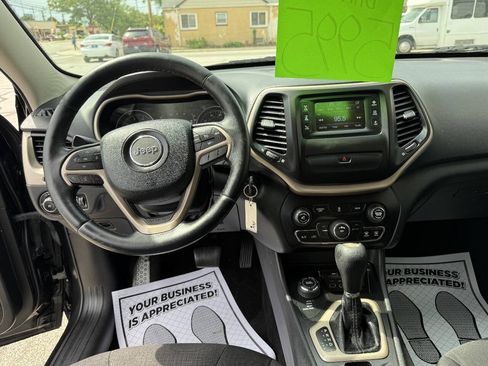 Used 2015 Jeep Cherokee Latitude AWD/4WD image 11