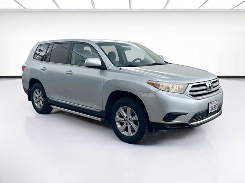 Used 2012 Toyota Highlander FWD image 3