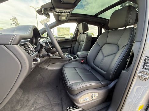New 2026 Porsche Macan AWD/4WD image 5