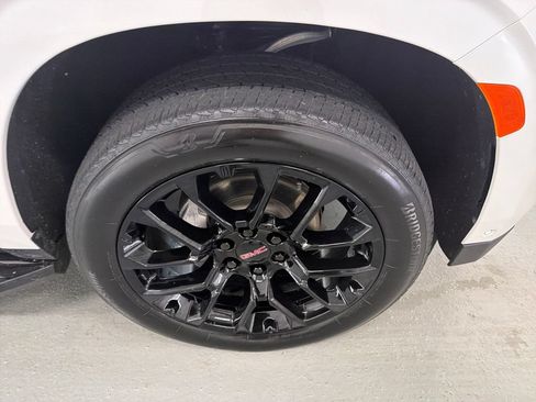 Used 2024 GMC Yukon XL Denali w/ Advanced Technology Package RWD image 4