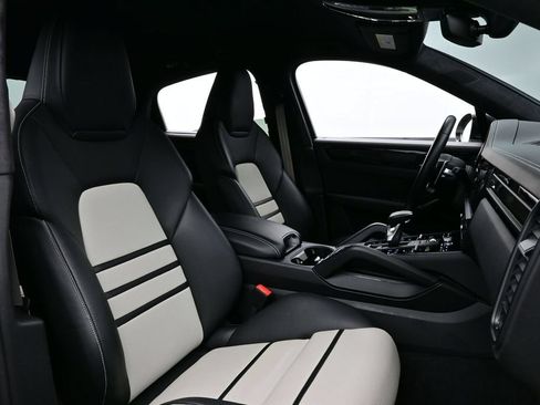 Certified 2023 Porsche Cayenne Turbo GT AWD/4WD image 18