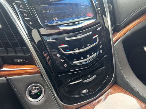 Used 2015 Cadillac Escalade Premium image 27