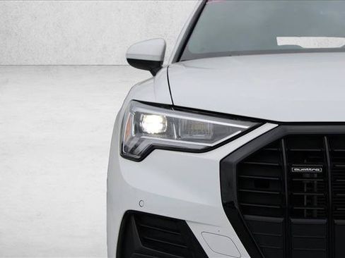 Used 2023 Audi Q3 2.0T Premium w/ Convenience Package AWD/4WD image 3