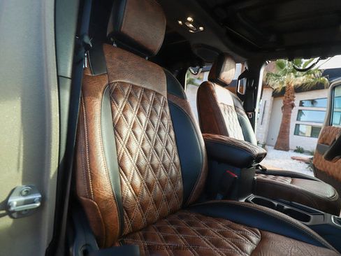 Used 2023 Jeep Gladiator Sport image 28