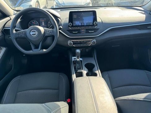 Used 2025 Nissan Altima 2.5 S image 11