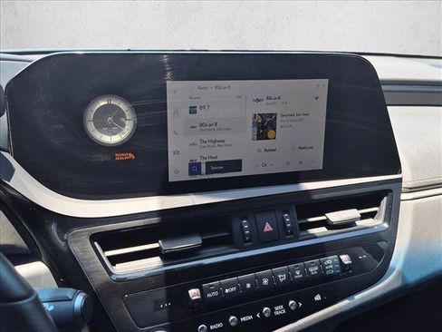 Used 2024 Lexus ES 350 w/ Accessory Package (Z2) FWD image 13