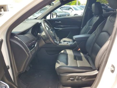 Certified 2023 Cadillac XT4 Luxury w/ LPO, Onyx Lite Package image 16