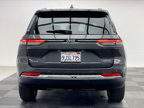 Used 2023 Jeep Grand Cherokee Laredo image 3