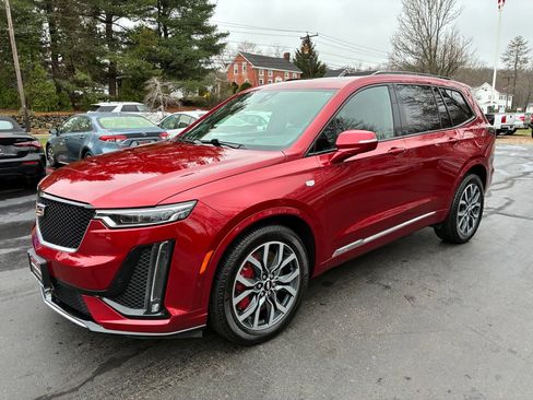Used 2023 Cadillac XT6 Sport w/ Technology Package image 2